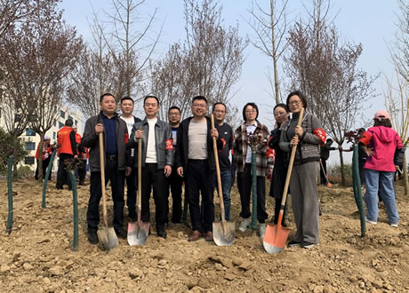 达坤公司组织参加“我为绵州植棵树，共建绿美科技城”义务植树活动