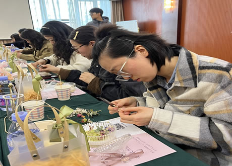 “香”遇美好时光—达坤公司开展庆三八妇女节艺术香薰活动